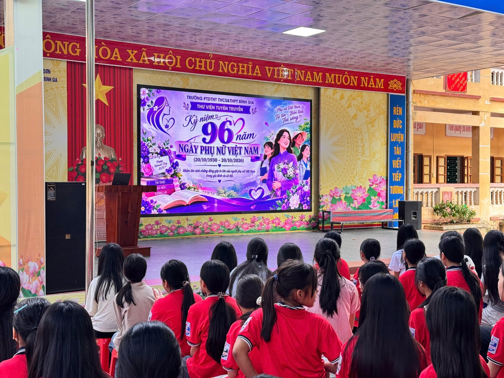 Thư viện tuyên truyền sách nhân Ngày thành lập Hội Liên hiệp Phụ nữ Việt Nam